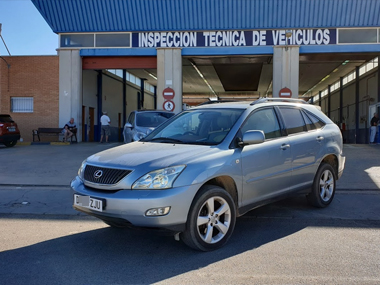 Lexus RX300 on UK plates passes test first time Lexus RX300 at ITV station